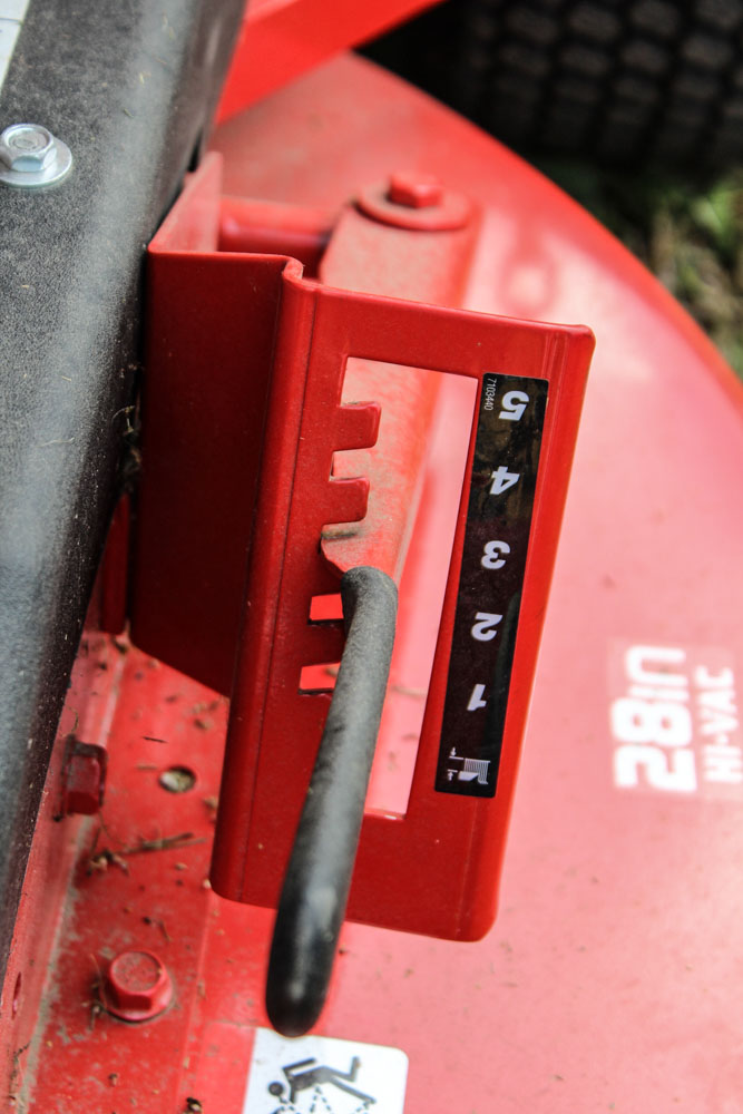 Snapper 28 Hi-Vac Rear Engine Riding Lawn Mower