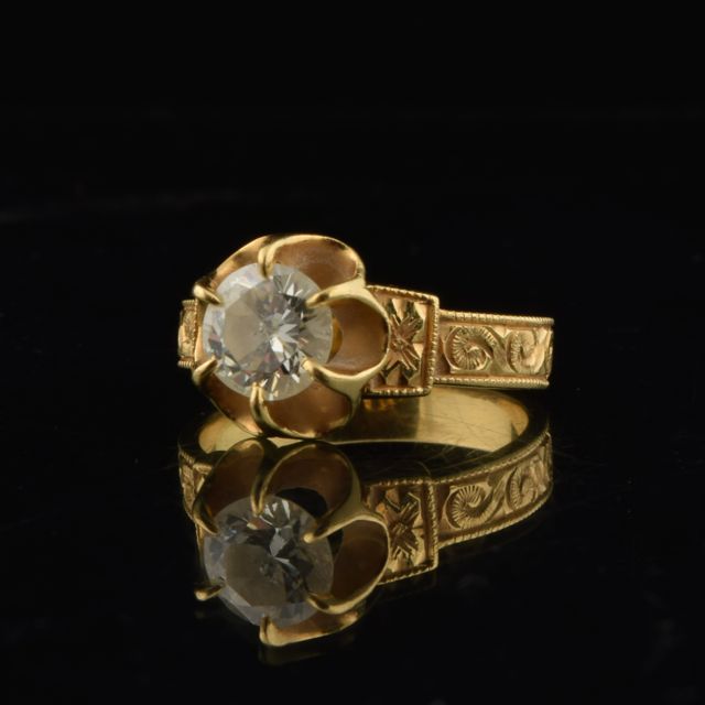 1.02 CTS Diamond and 18K Yellow Gold Ring