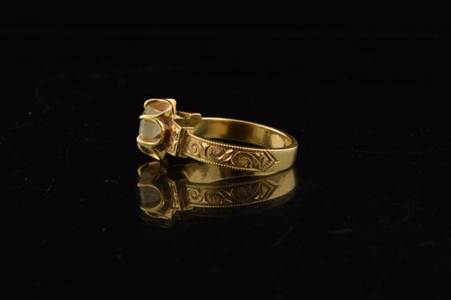 1.02 CTS Diamond and 18K Yellow Gold Ring