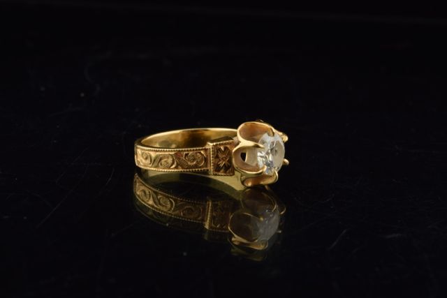 1.02 CTS Diamond and 18K Yellow Gold Ring