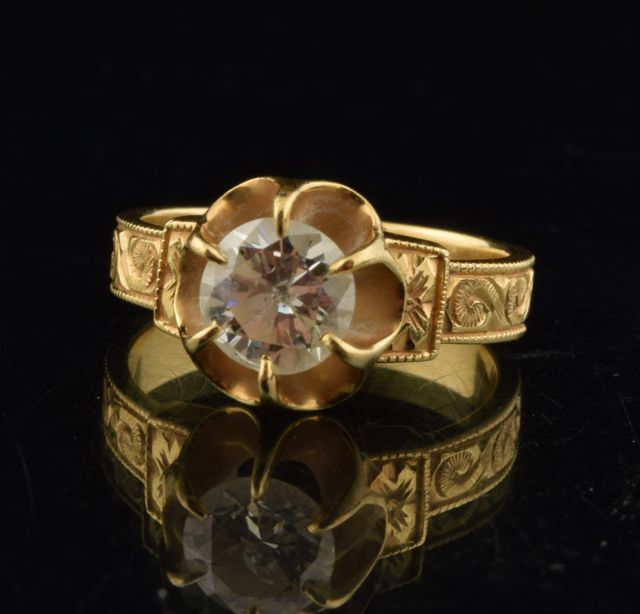 1.02 CTS Diamond and 18K Yellow Gold Ring