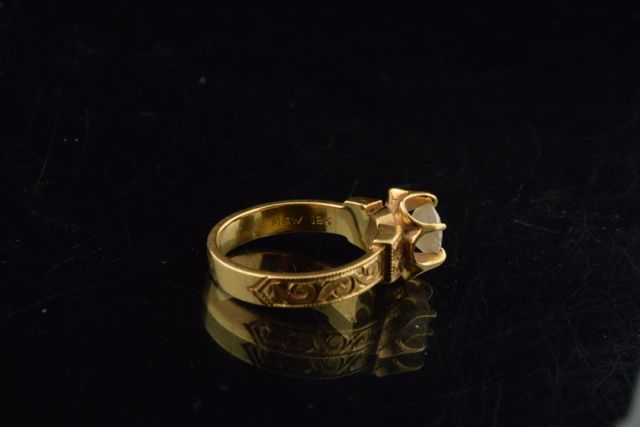 1.02 CTS Diamond and 18K Yellow Gold Ring