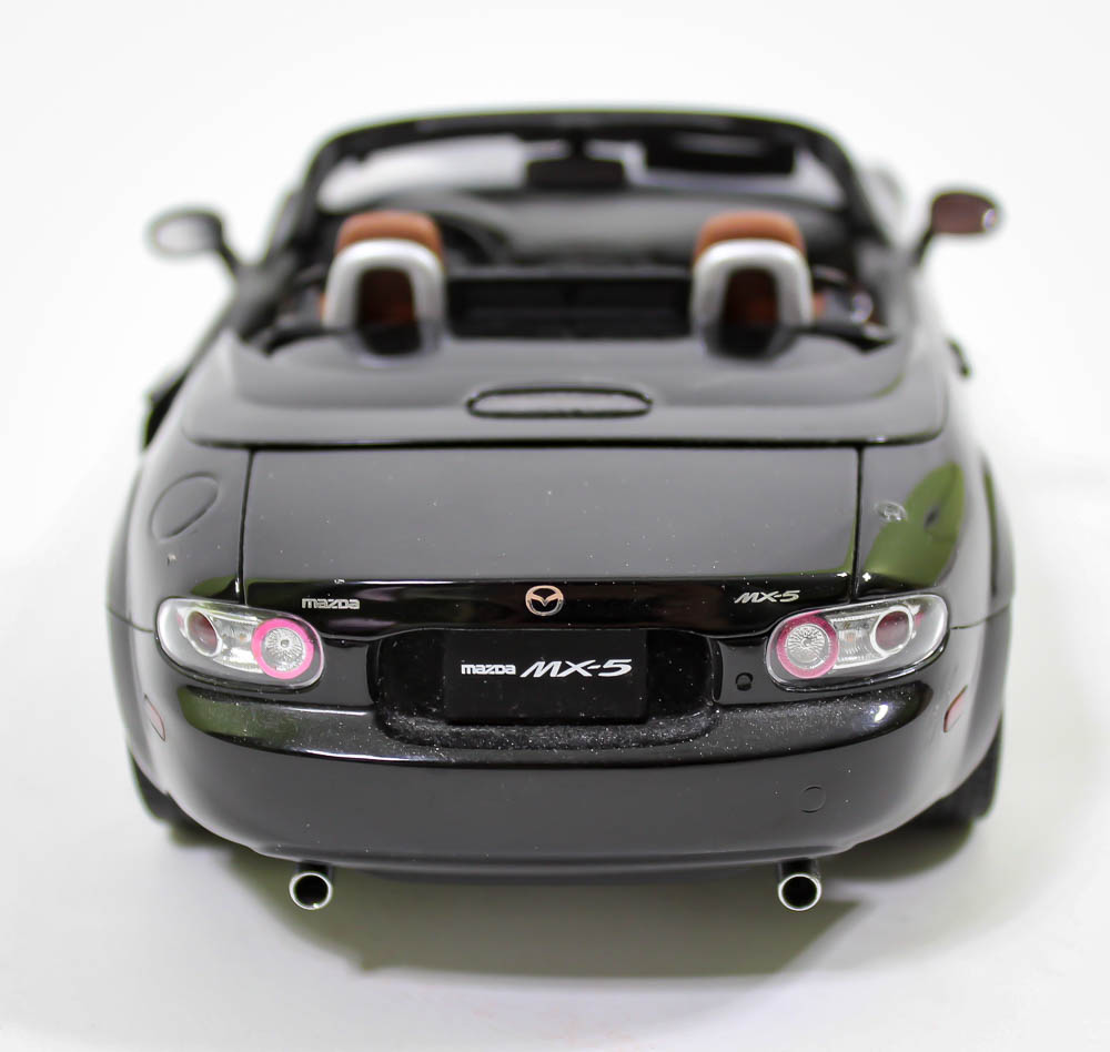 Auto Art Mazda MX-5 Roadster in Black