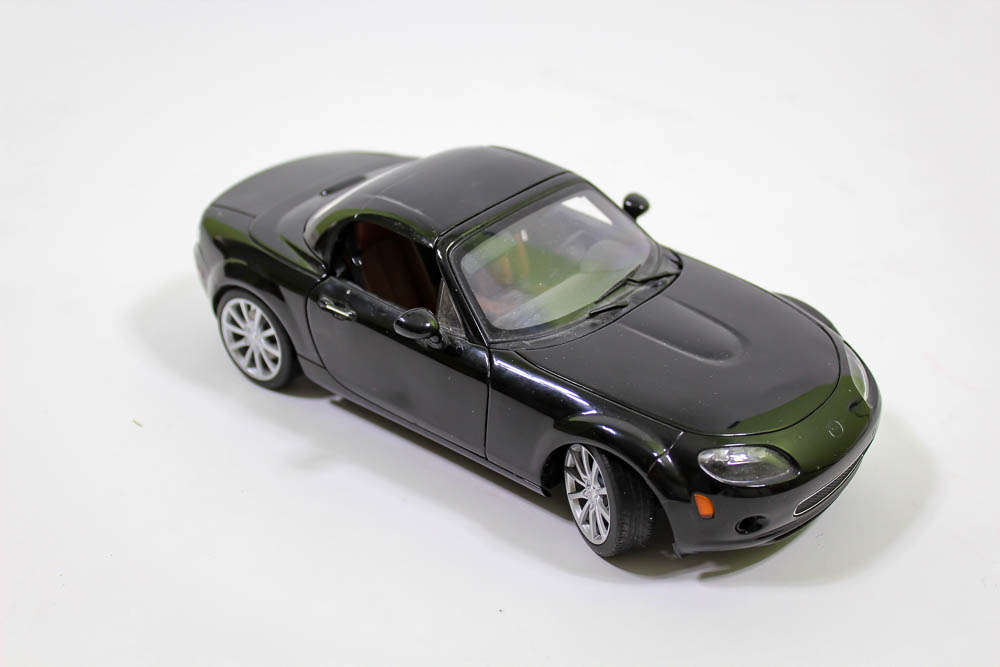 Auto Art Mazda MX-5 Roadster in Black