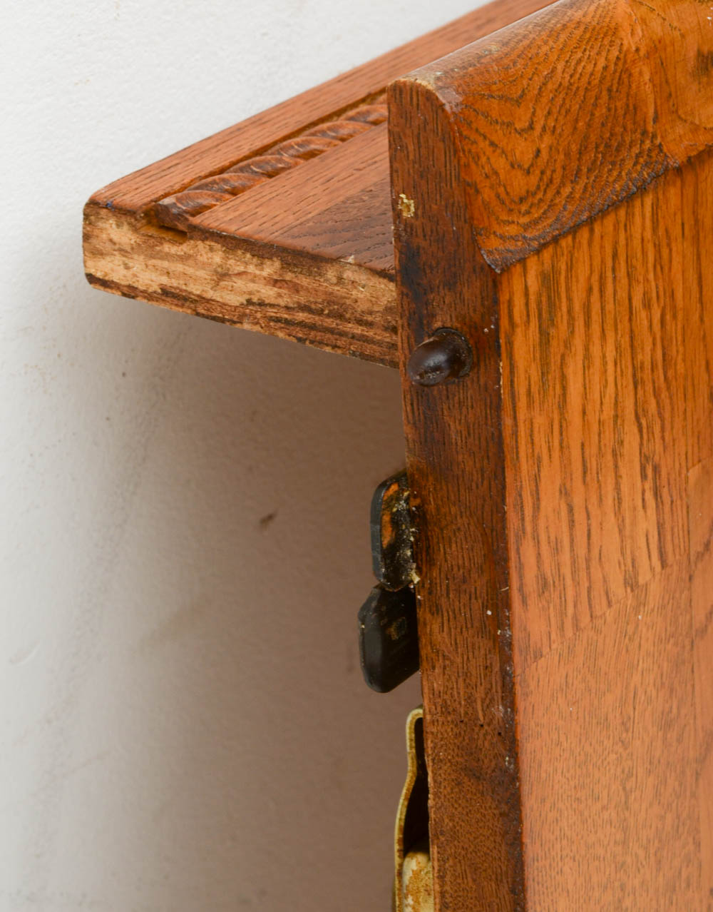 Round Oak Pedestal Dining Table with Extension and Chairs