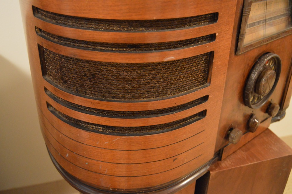 Vintage Silvertone Tube Tabletop Radio Model 4769