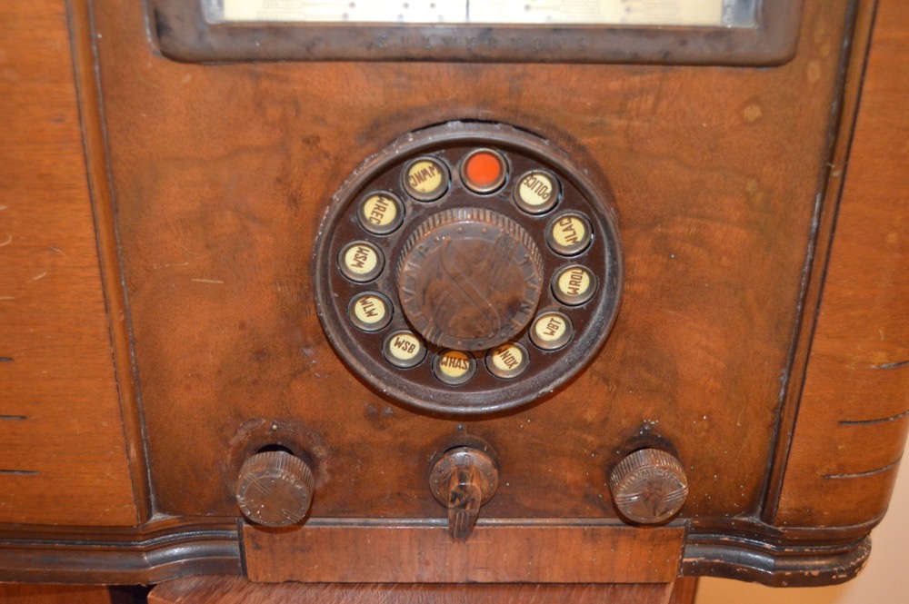 Vintage Silvertone Tube Tabletop Radio Model 4769