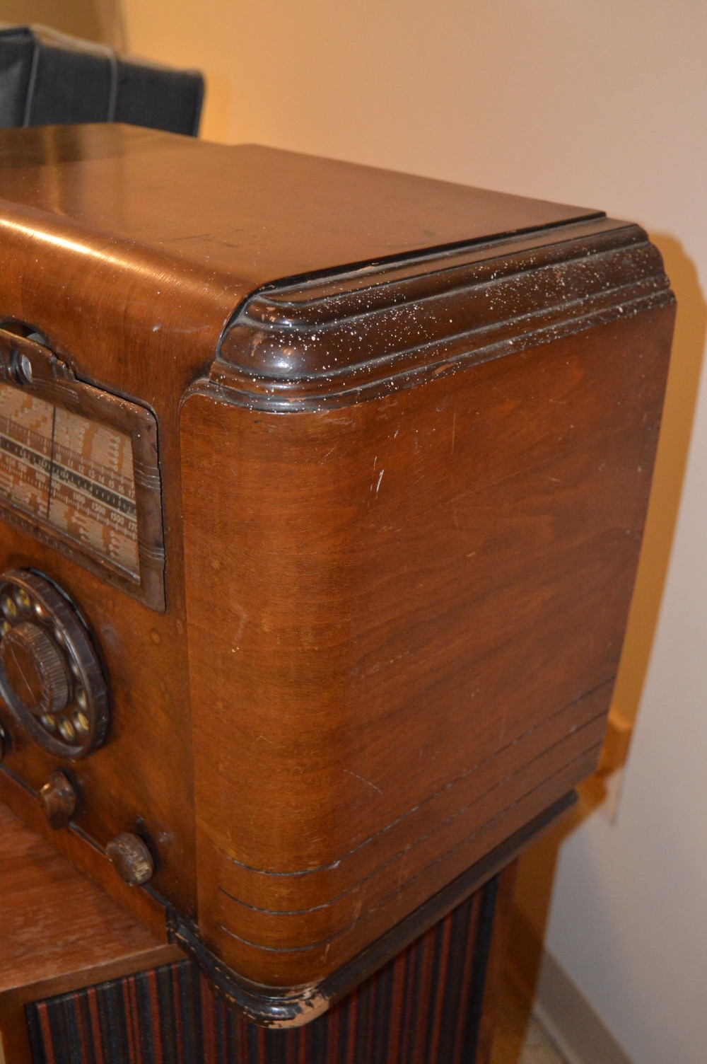 Vintage Silvertone Tube Tabletop Radio Model 4769