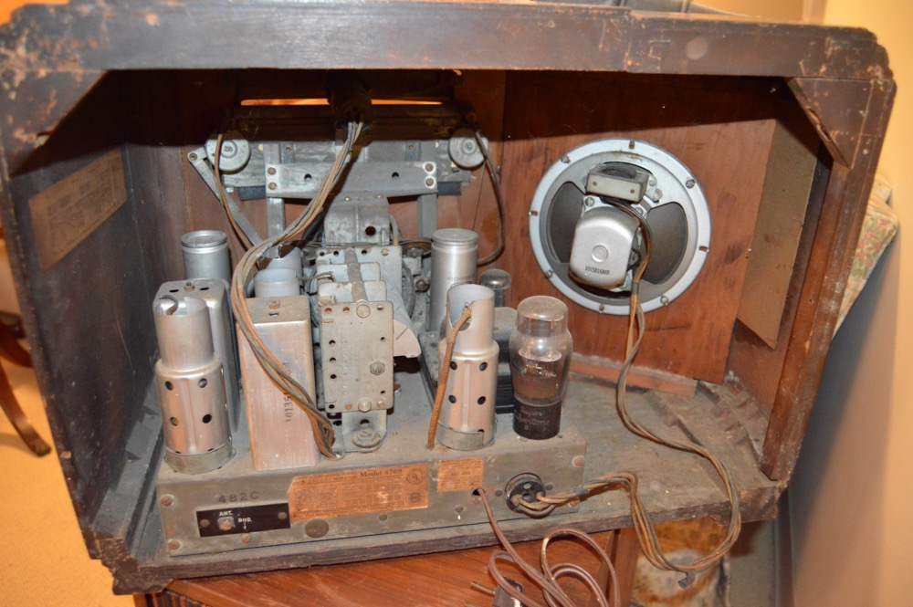 Vintage Silvertone Tube Tabletop Radio Model 4769