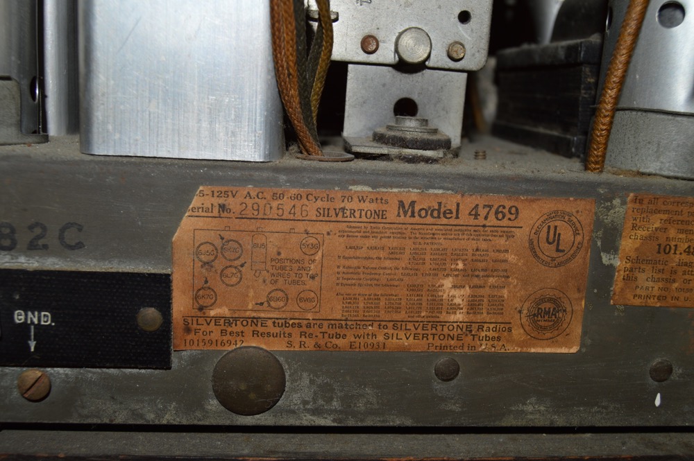 Vintage Silvertone Tube Tabletop Radio Model 4769