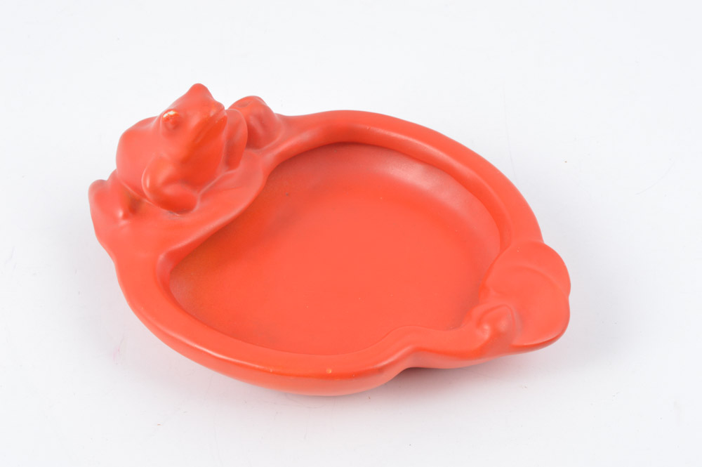 Circa 1920 Weller Pottery Frog and Lily Pad PIn Tray