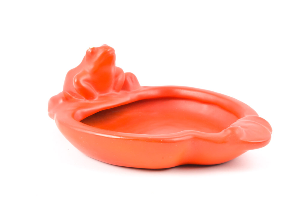 Circa 1920 Weller Pottery Frog and Lily Pad PIn Tray