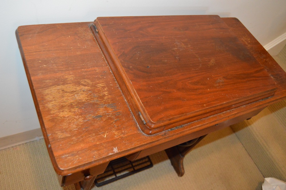 Vintage Singer Sewing Machine with Wood Cabinet Circa 1941