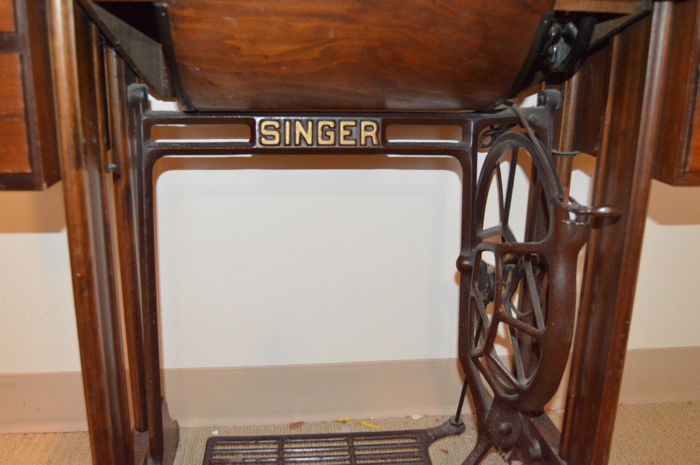 Vintage Singer Sewing Machine with Wood Cabinet Circa 1941