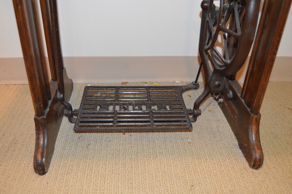 Vintage Singer Sewing Machine with Wood Cabinet Circa 1941