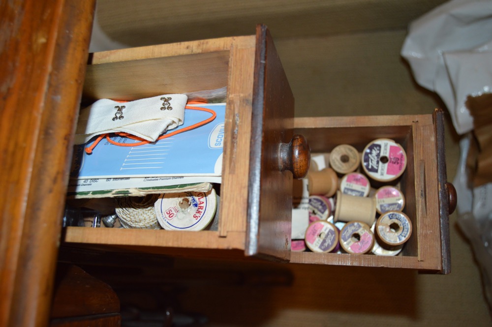Vintage Singer Sewing Machine with Wood Cabinet Circa 1941