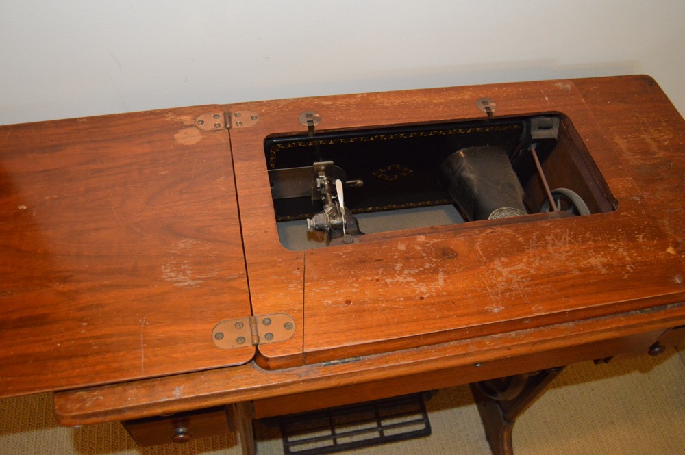 Vintage Singer Sewing Machine with Wood Cabinet Circa 1941