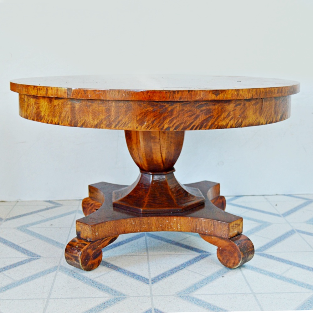 Neoclassic Style Round Pedestal Cocktail Table