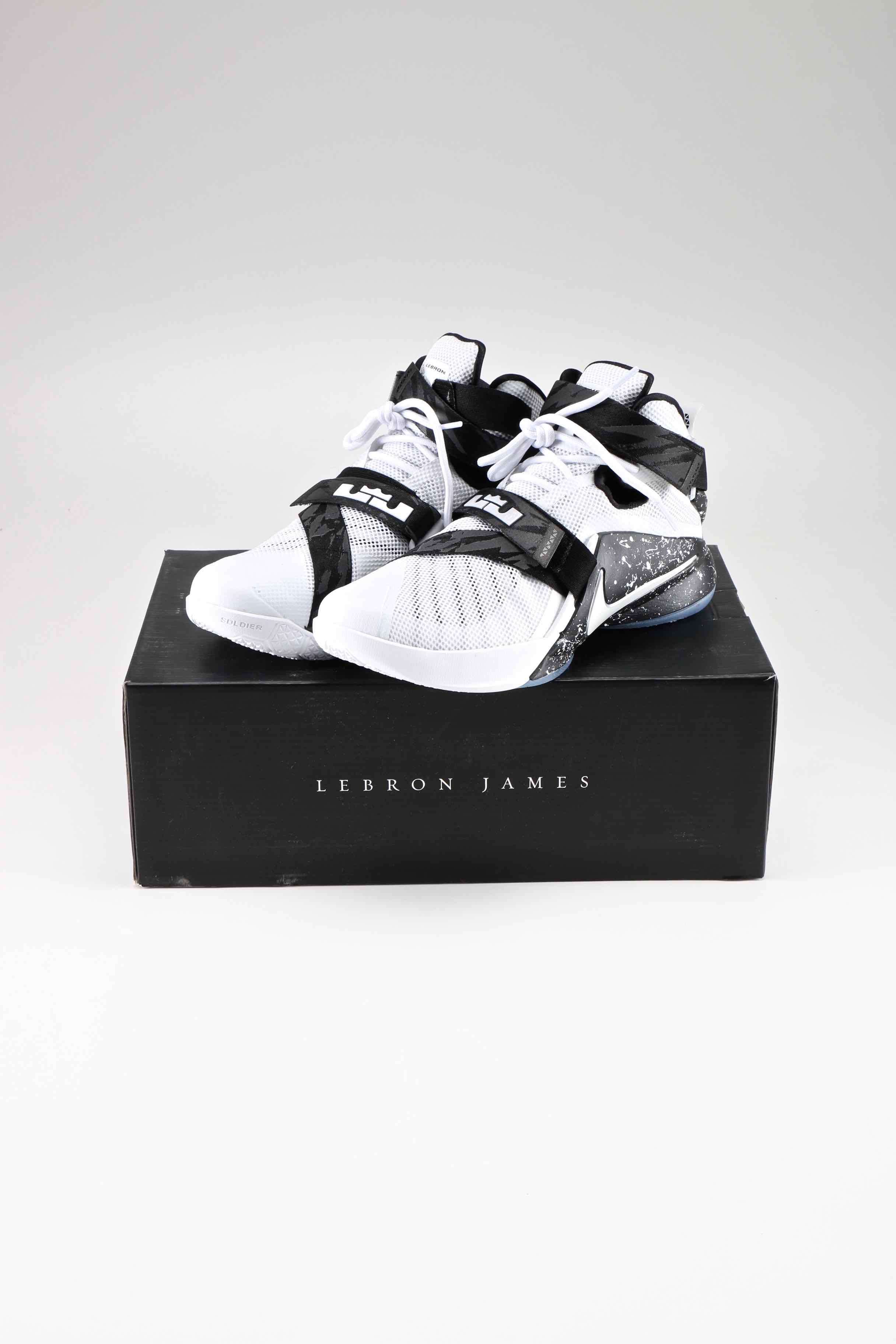 Men's Nike Lebron Soldier IX Basketball Shoes