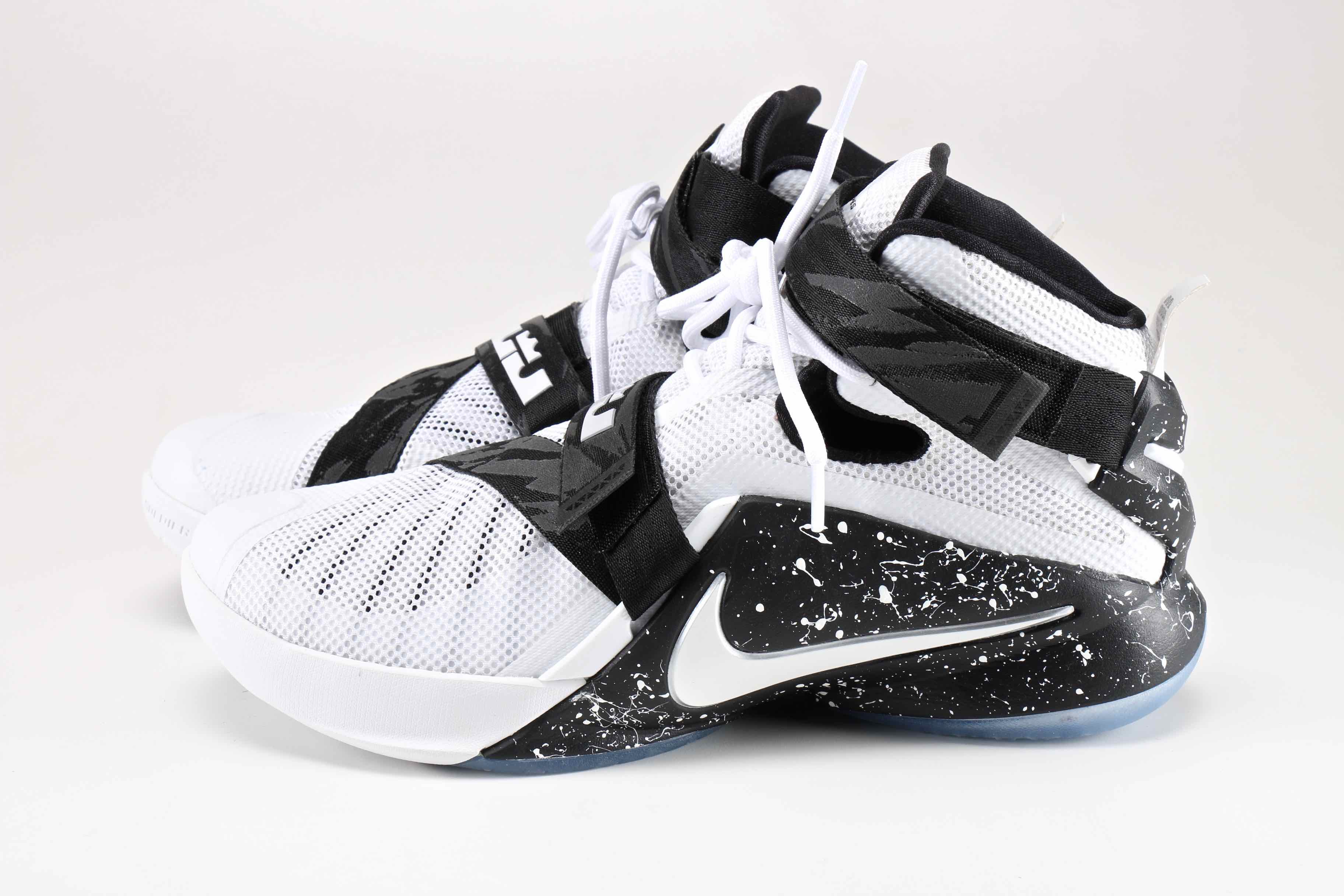 Men's Nike Lebron Soldier IX Basketball Shoes