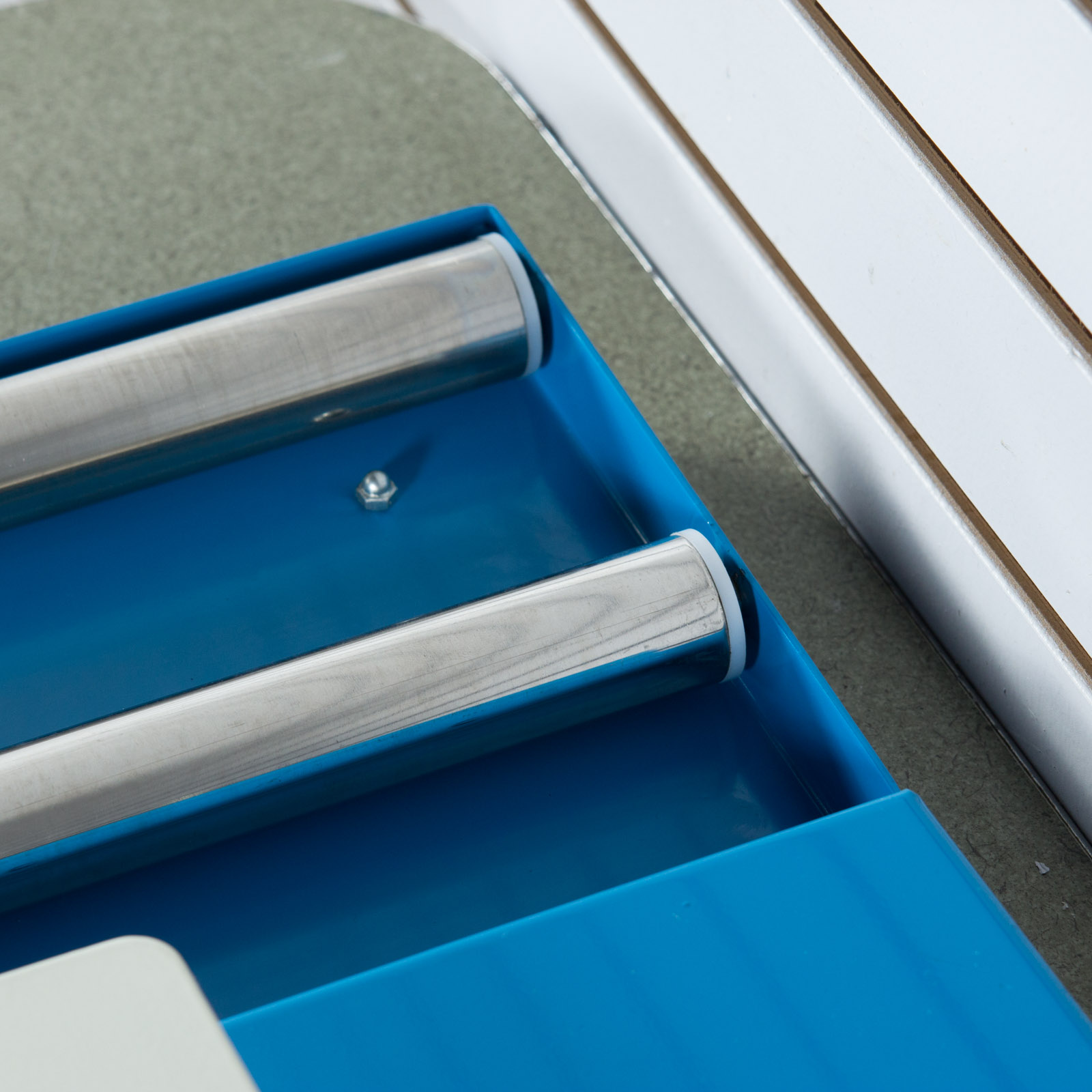 A.I.E. L-Bar Shrink Wrap Sealer Roller