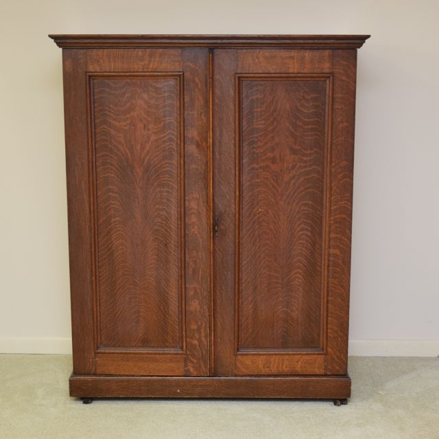 Antique Scarritt-Comstock Quarter Sawn Oak Gentleman's Wardrobe