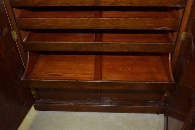 Antique Scarritt-Comstock Quarter Sawn Oak Gentleman's Wardrobe