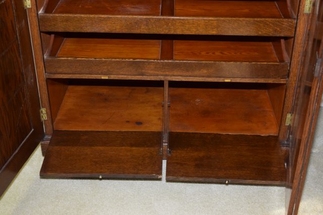 Antique Scarritt-Comstock Quarter Sawn Oak Gentleman's Wardrobe