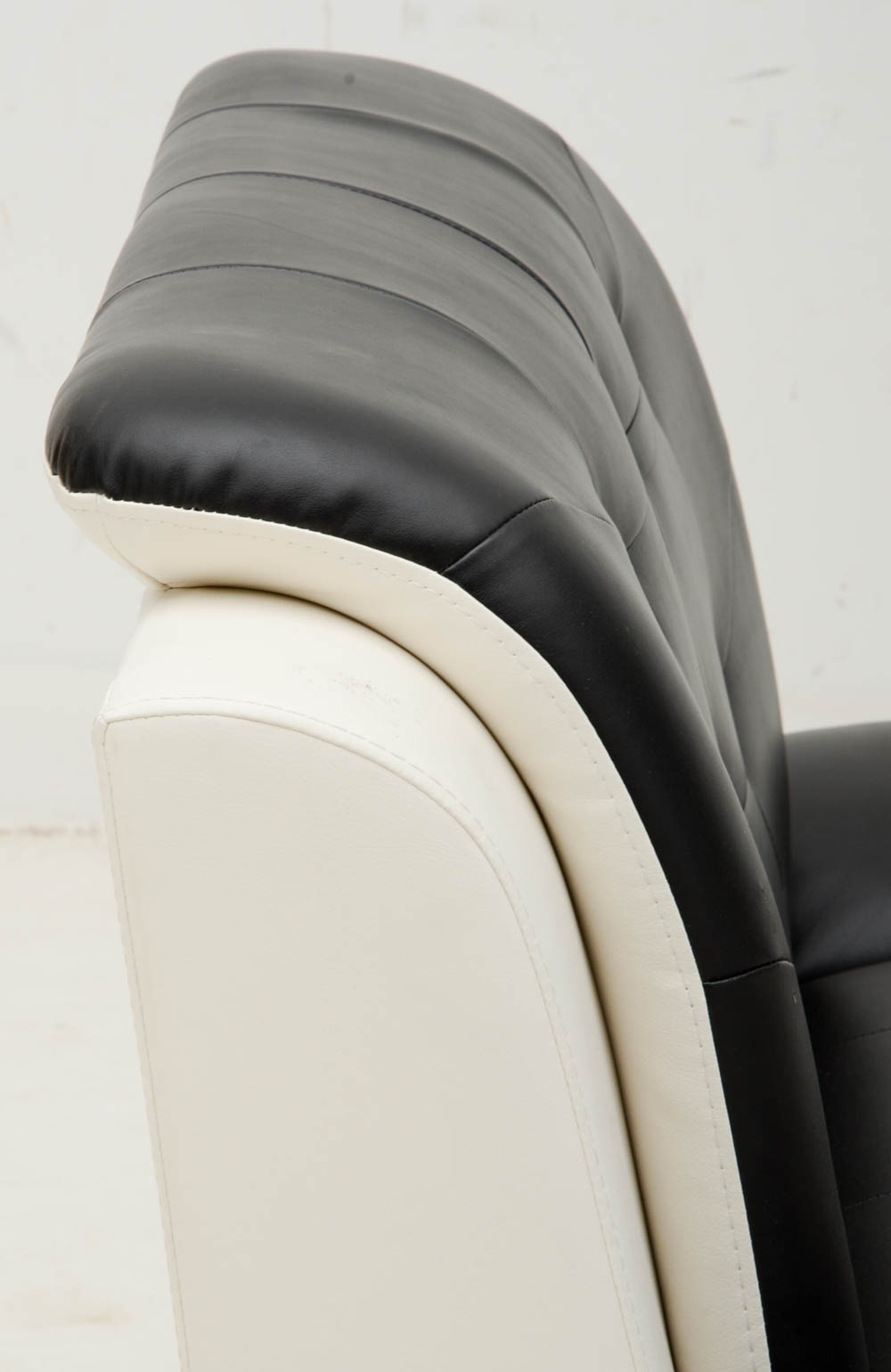 Linda Leather Loveseat by Beverly Fine Furniture