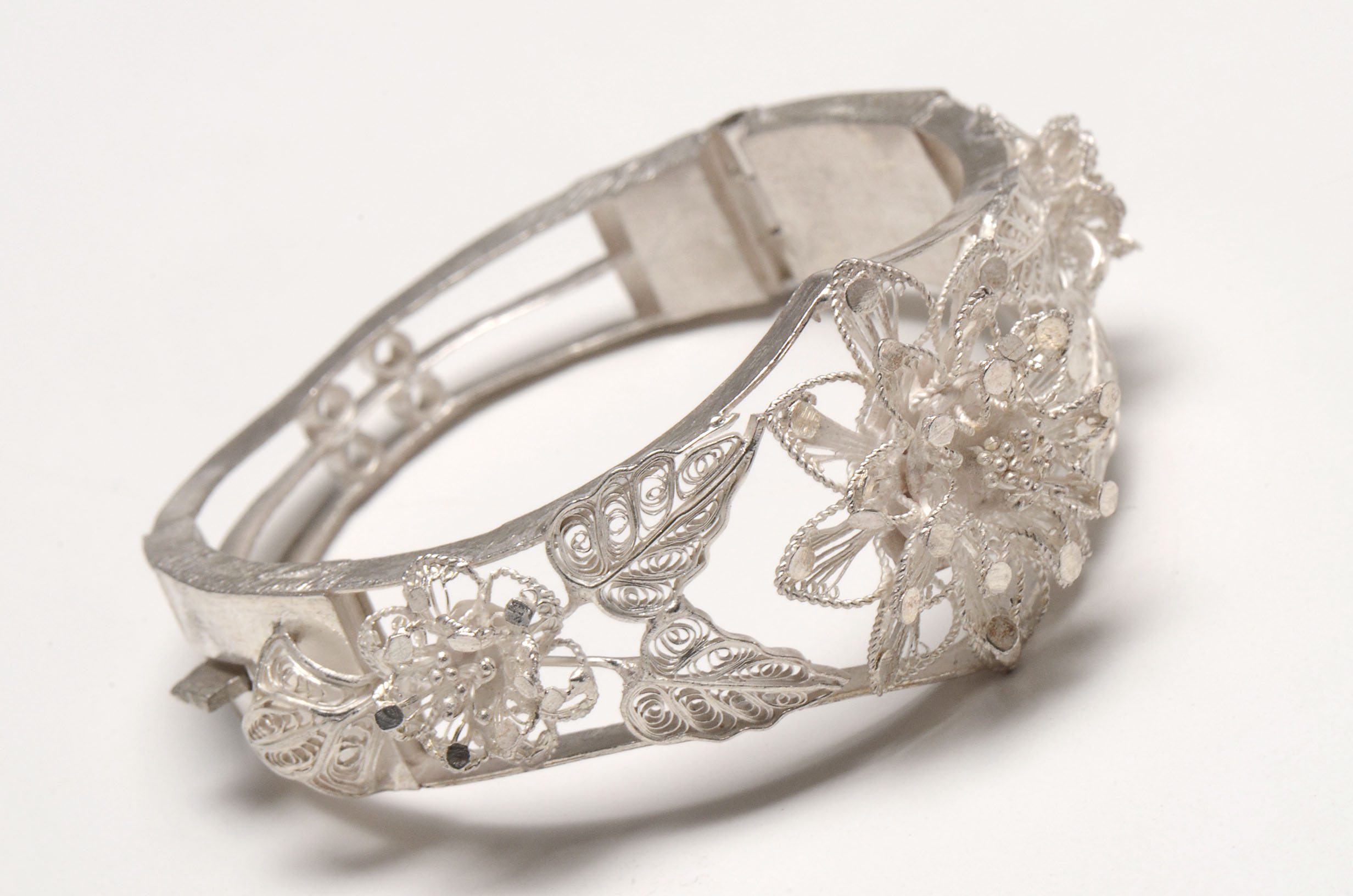 Sterling Silver Filigree Necklace, Bracelet and Pierced Earrings Grand-Parure Set