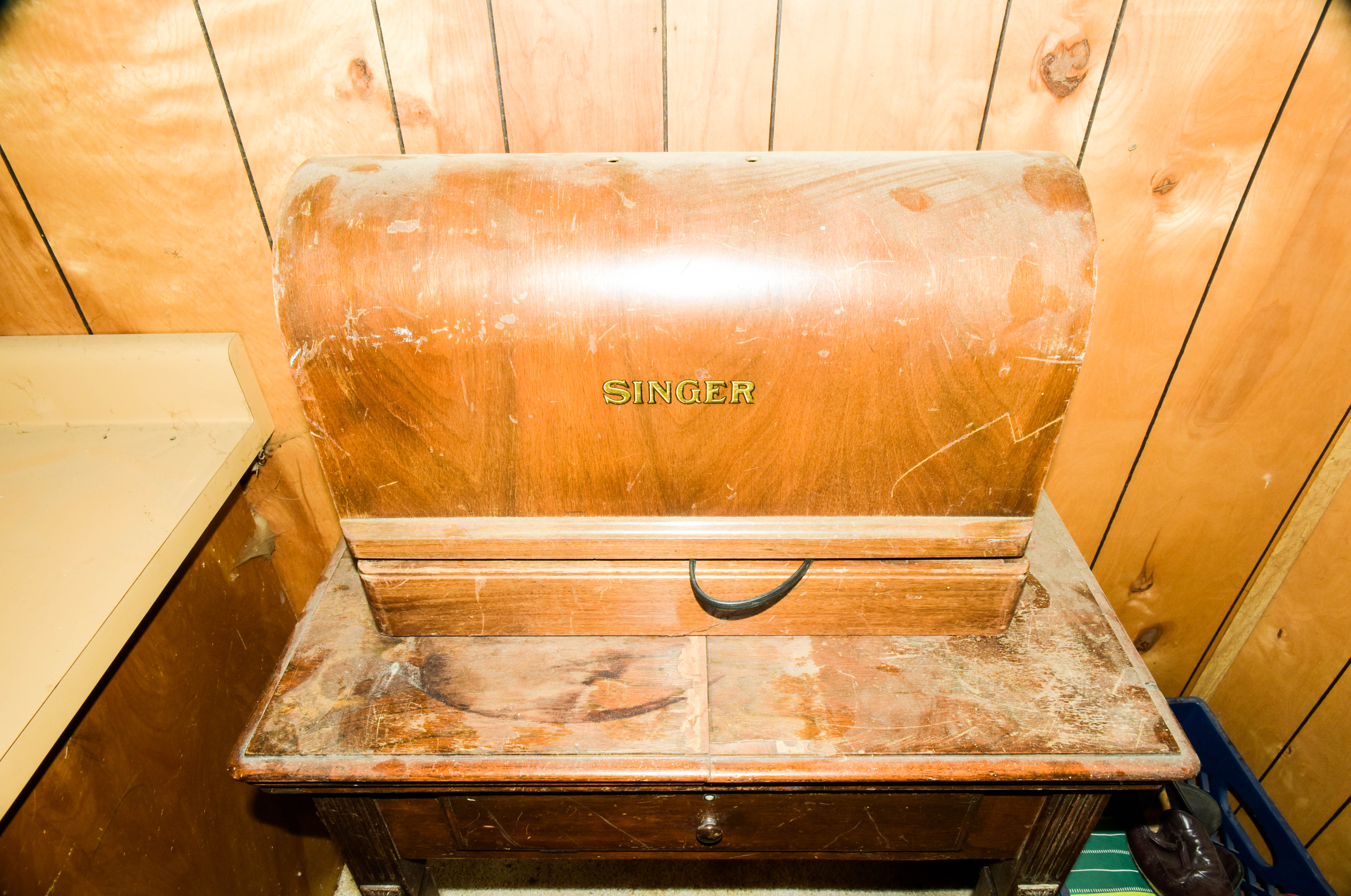 Vintage Singer Sewing Machine with Table