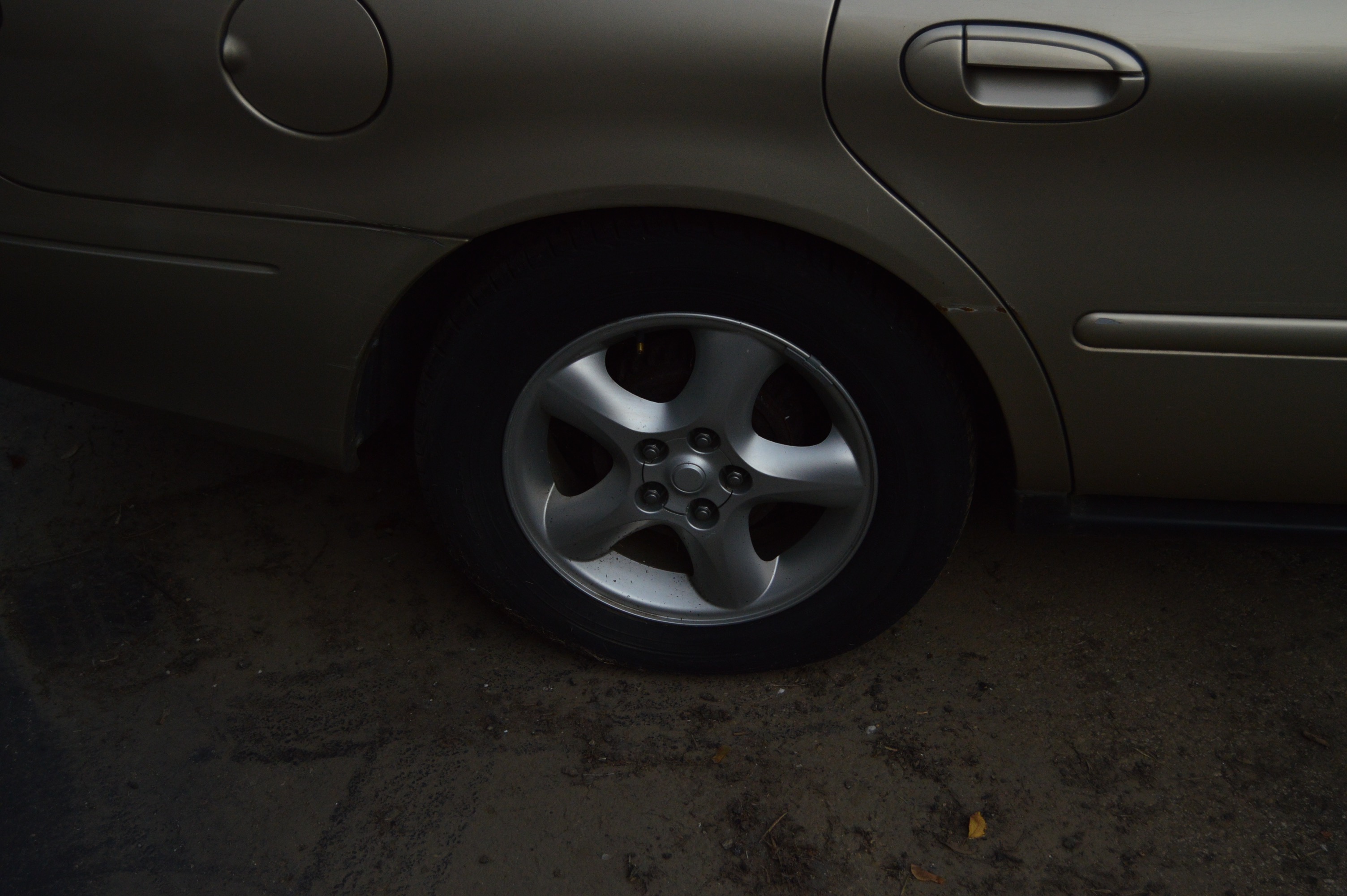 2000 Harvest Gold Ford Taurus