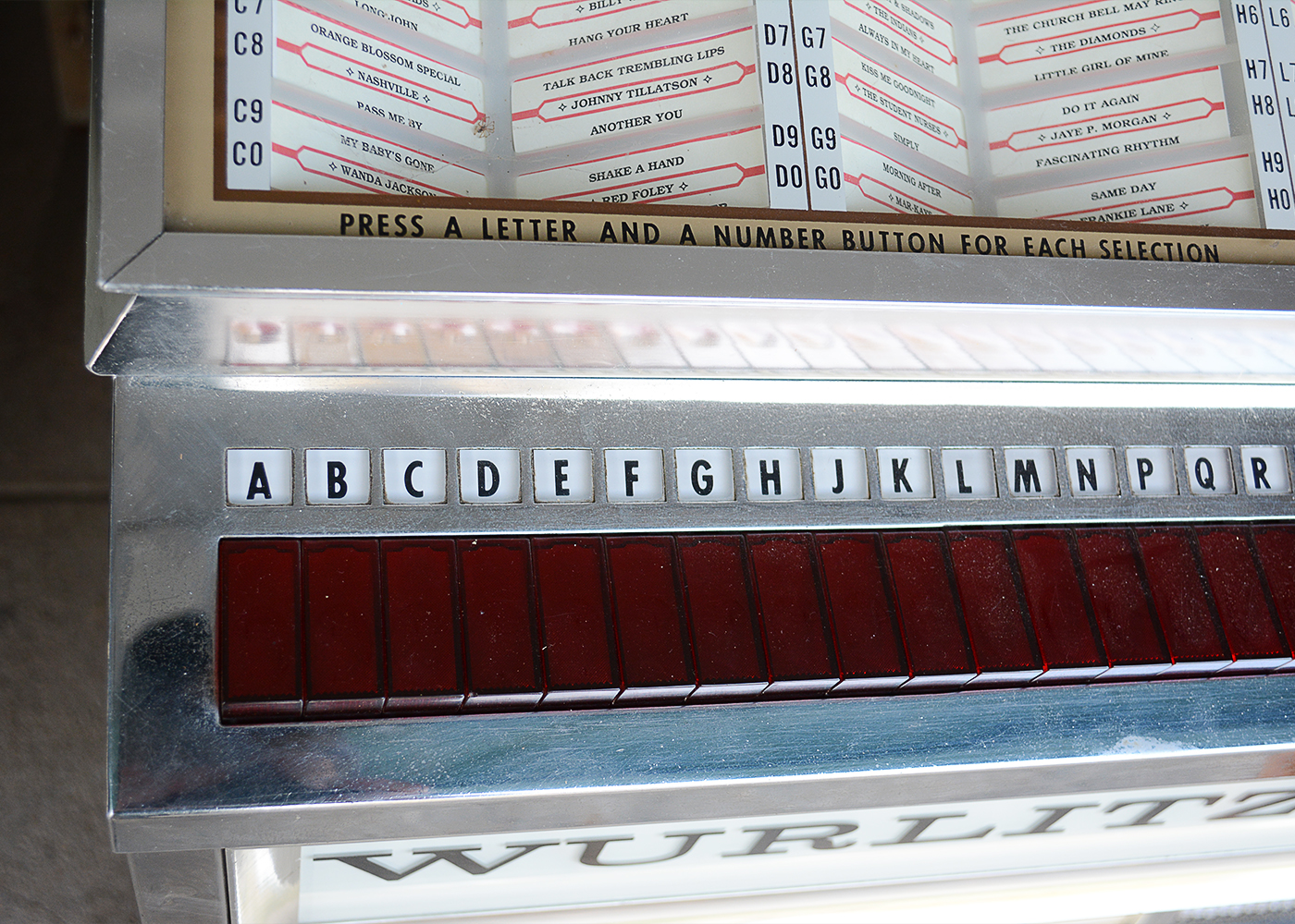 Vintage 1960s Wurlitzer Model 2700 Jukebox