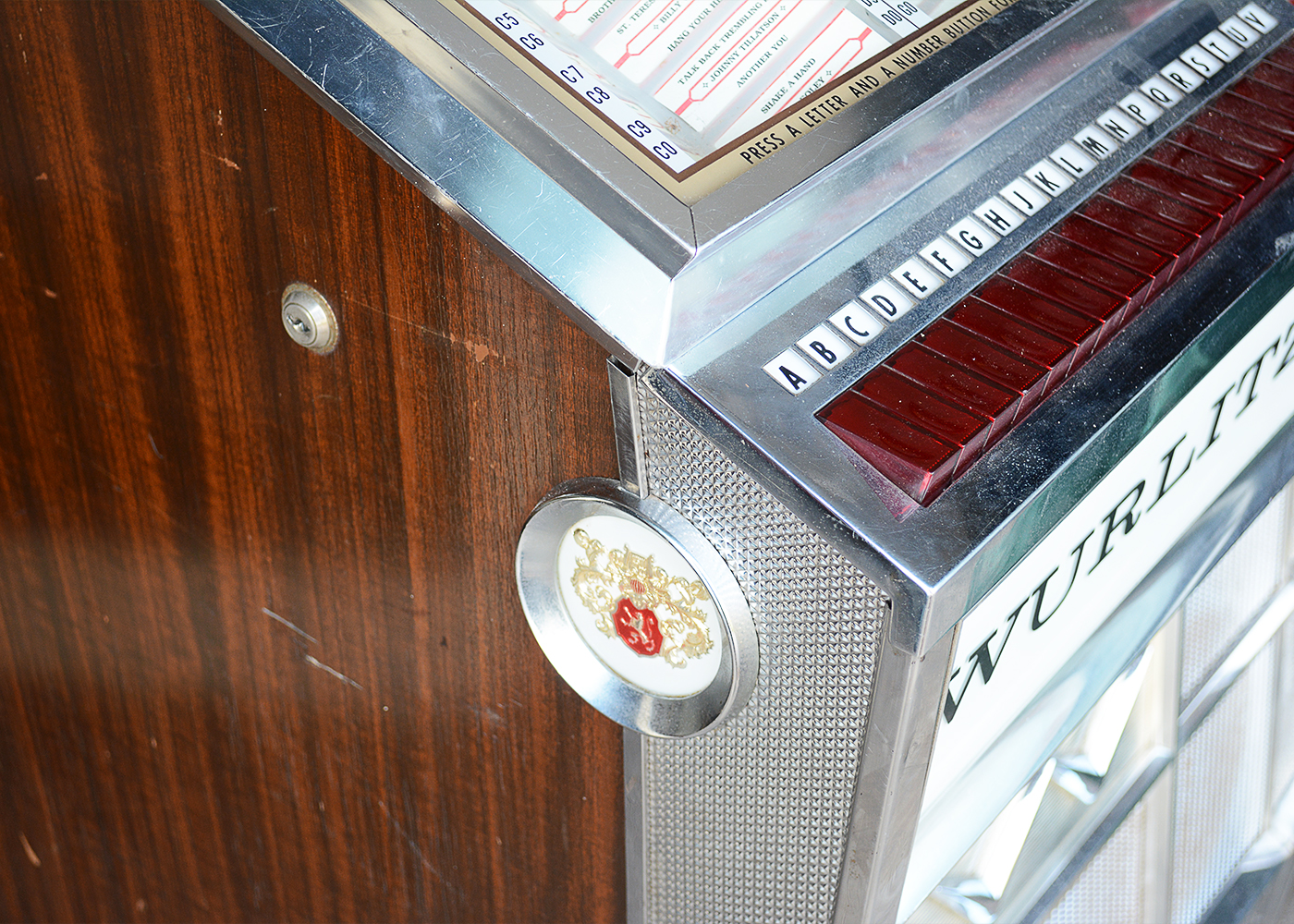 Vintage 1960s Wurlitzer Model 2700 Jukebox