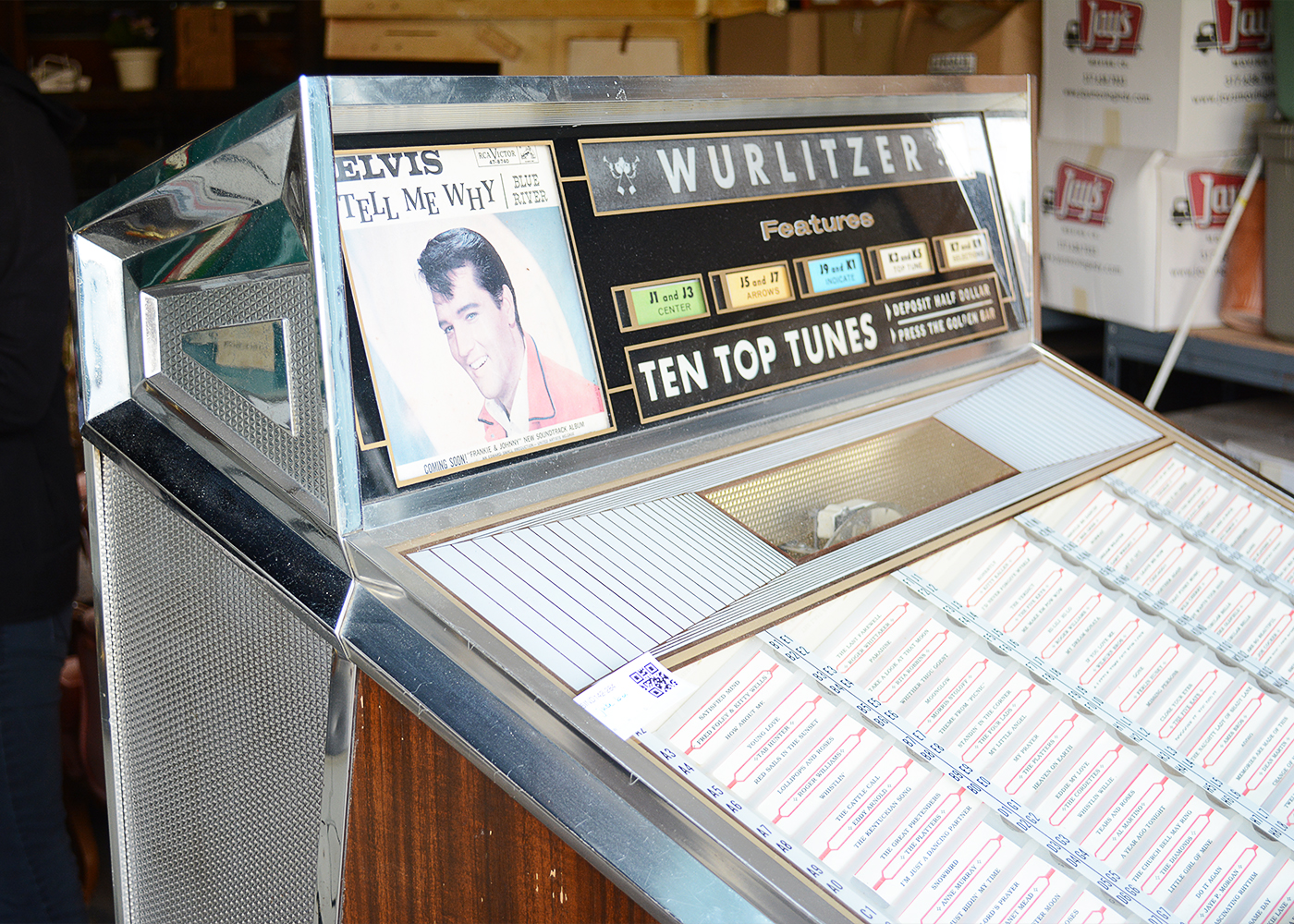 Vintage 1960s Wurlitzer Model 2700 Jukebox