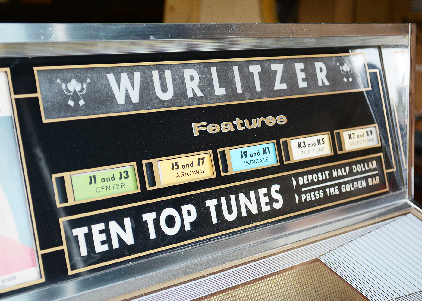 Vintage 1960s Wurlitzer Model 2700 Jukebox