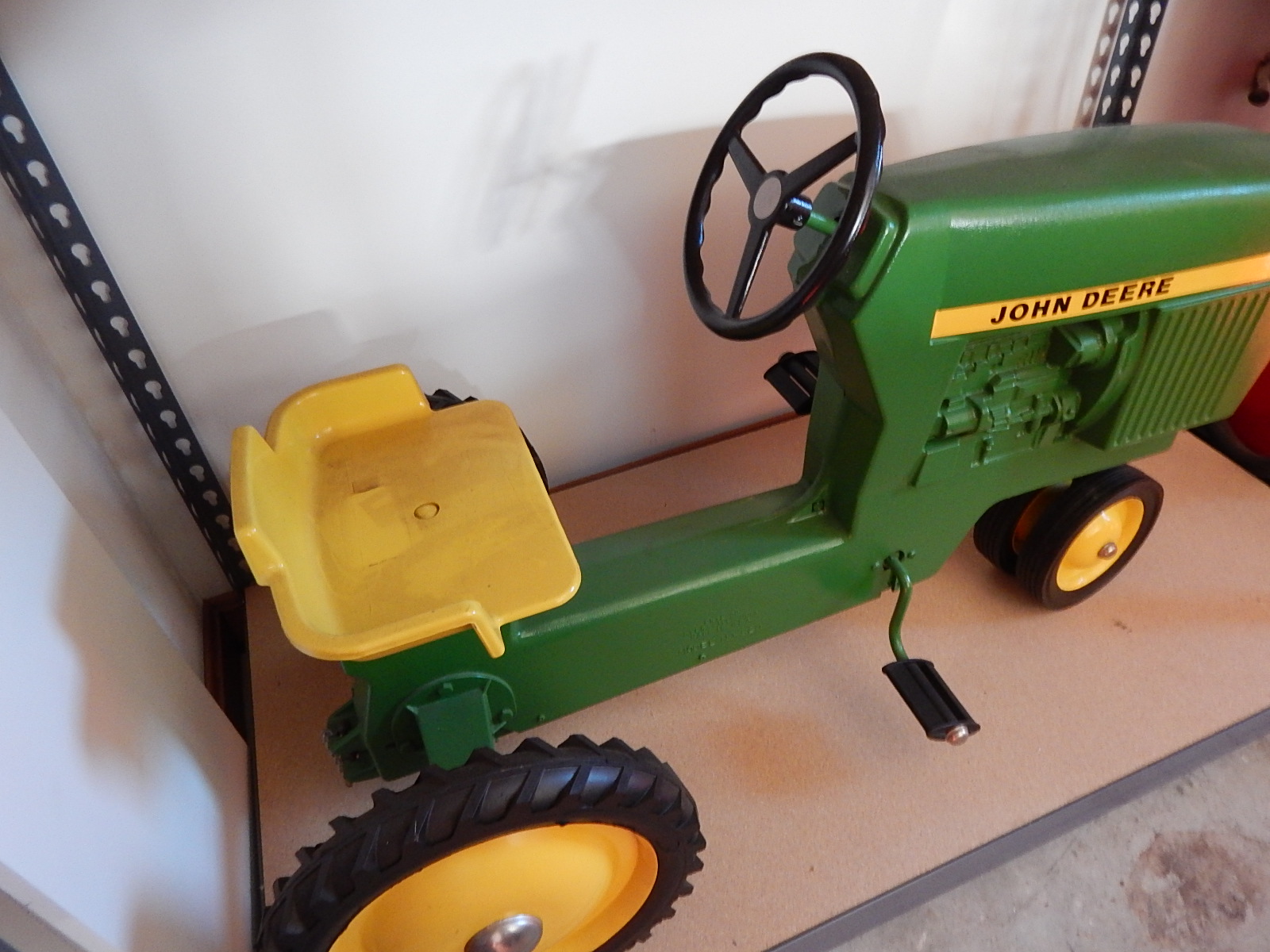 ERTL John Deere Model 520 Pedal Tractor