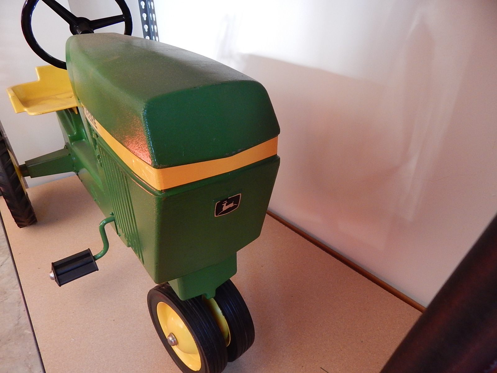 ERTL John Deere Model 520 Pedal Tractor