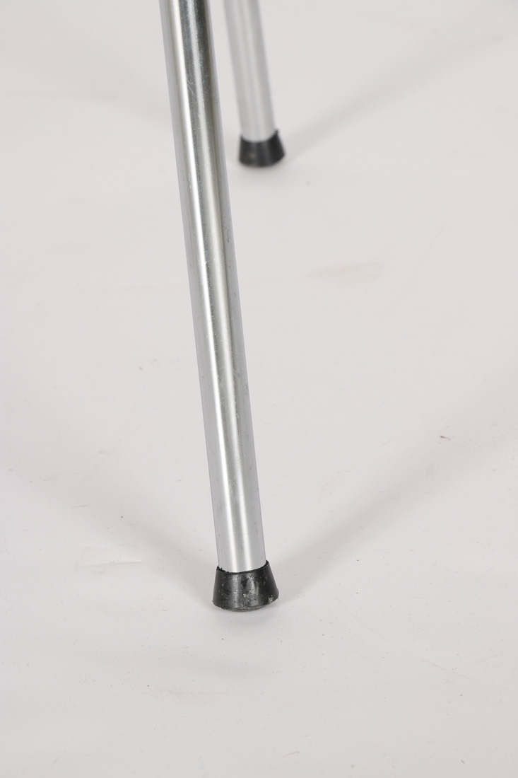 Pink Modern-Style Chair