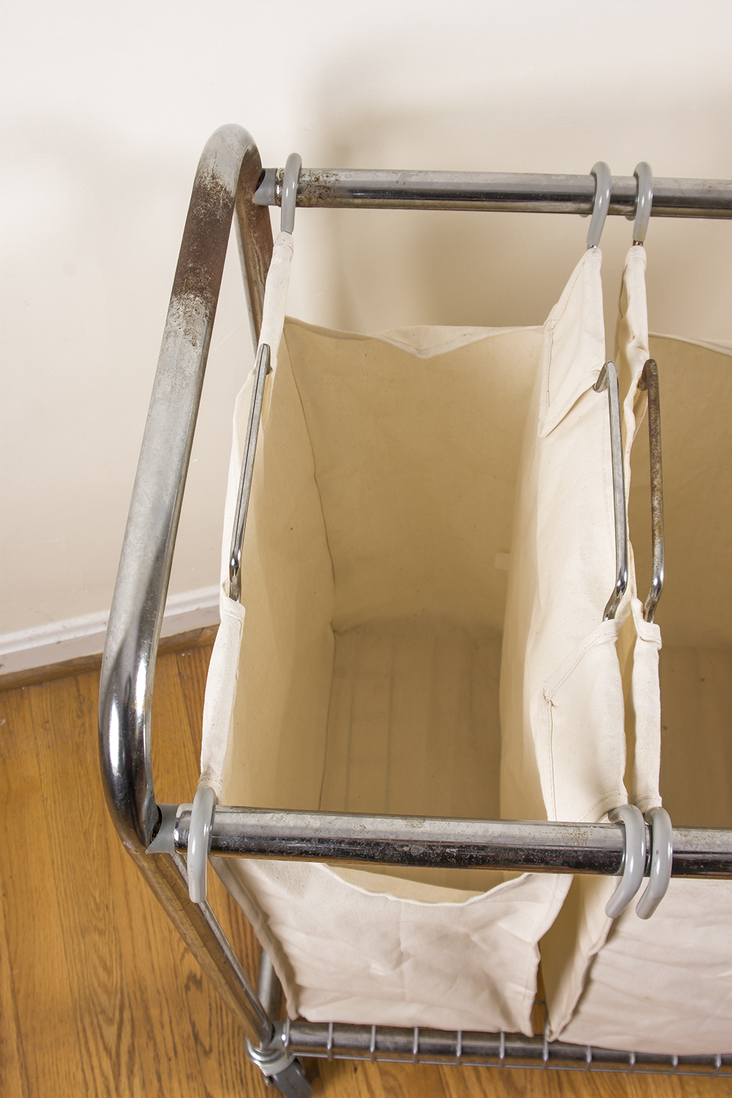 Rolling Laundry Cart and Clothes Folding Gadget