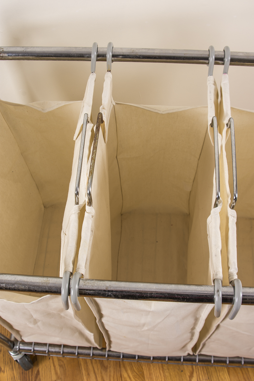 Rolling Laundry Cart and Clothes Folding Gadget