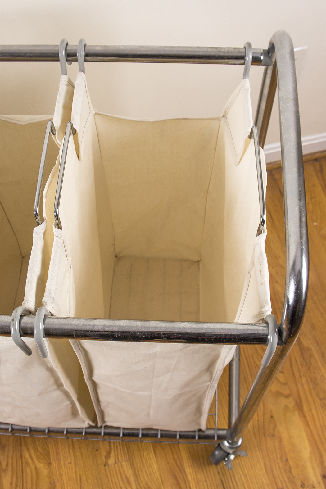 Rolling Laundry Cart and Clothes Folding Gadget