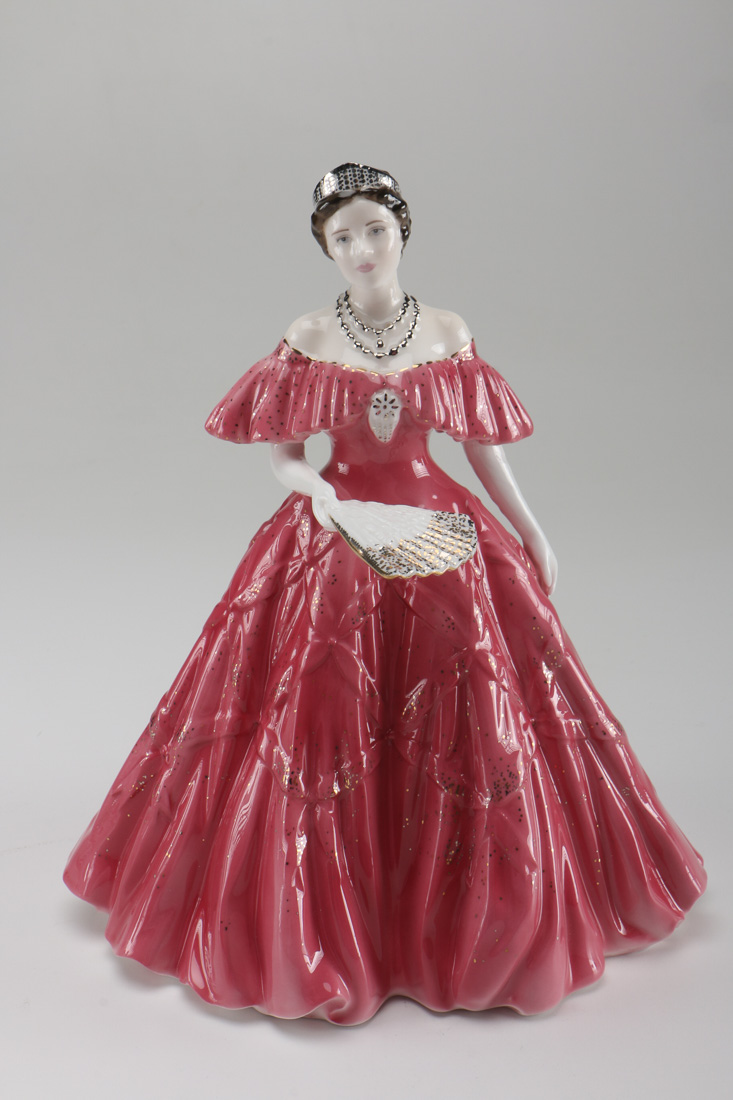 Porcelain Figurine of Queen Elizabeth By Royal Worcester