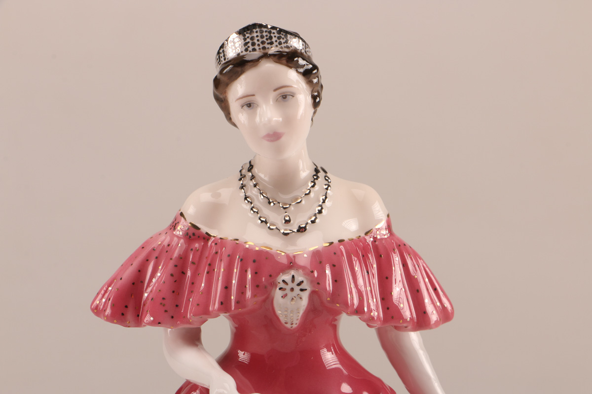 Porcelain Figurine of Queen Elizabeth By Royal Worcester