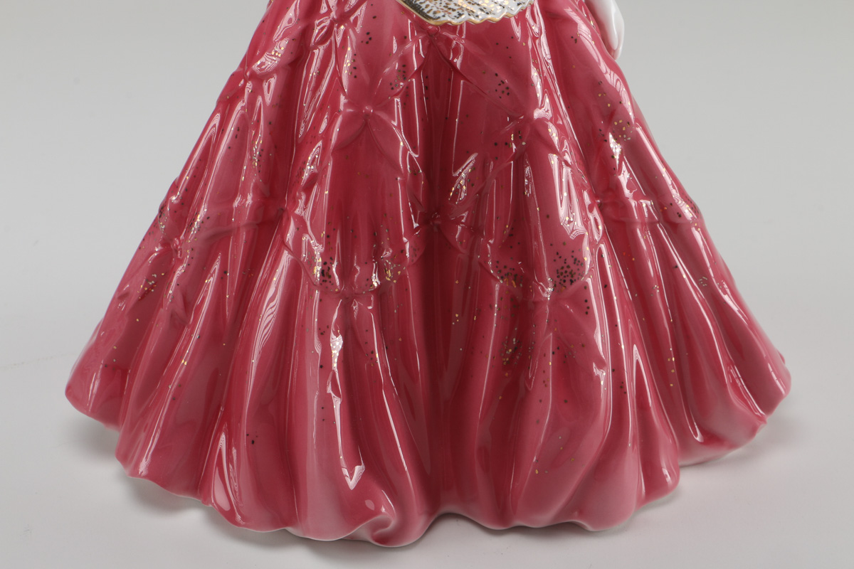 Porcelain Figurine of Queen Elizabeth By Royal Worcester