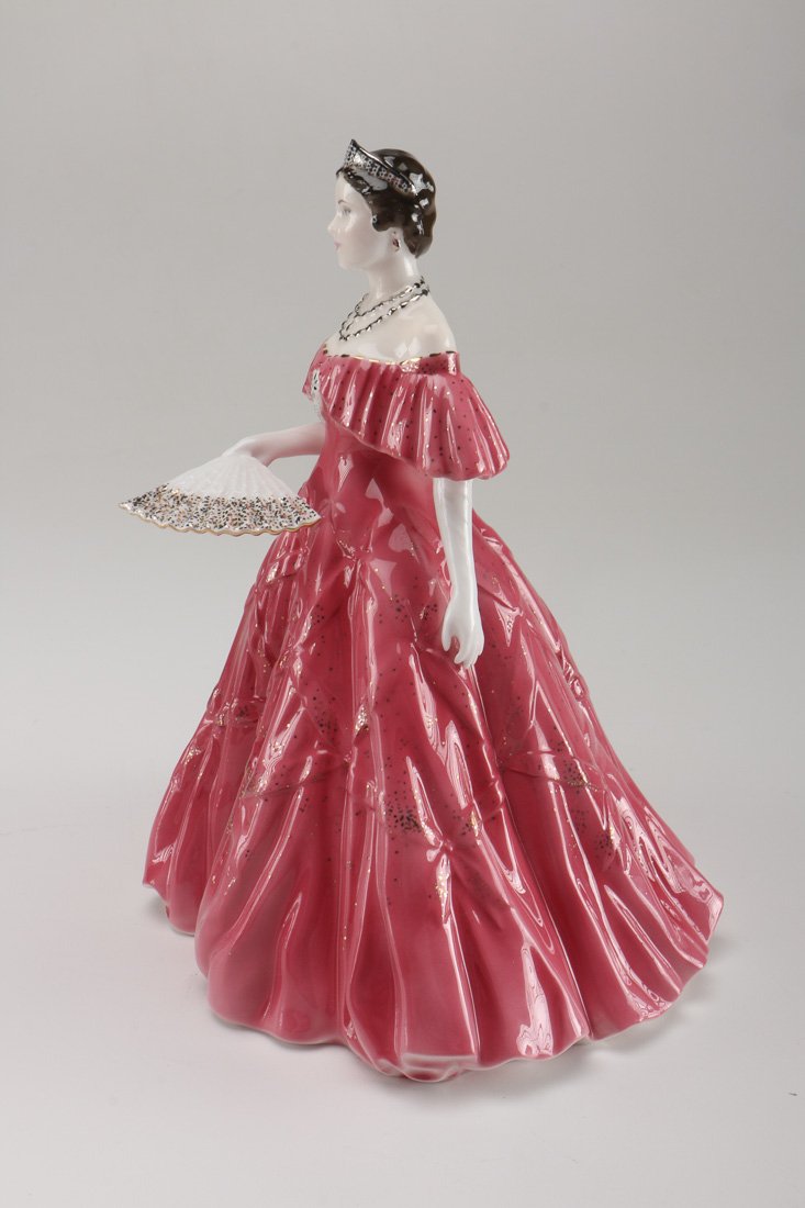 Porcelain Figurine of Queen Elizabeth By Royal Worcester