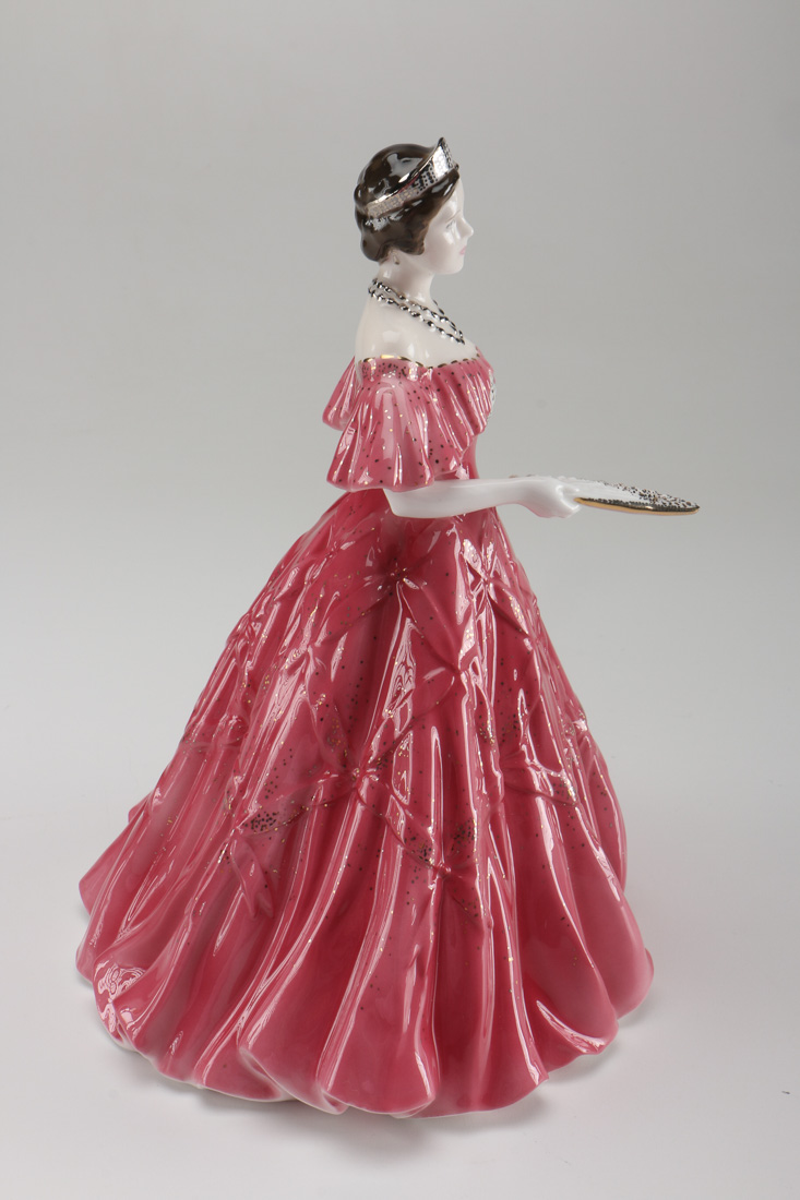 Porcelain Figurine of Queen Elizabeth By Royal Worcester