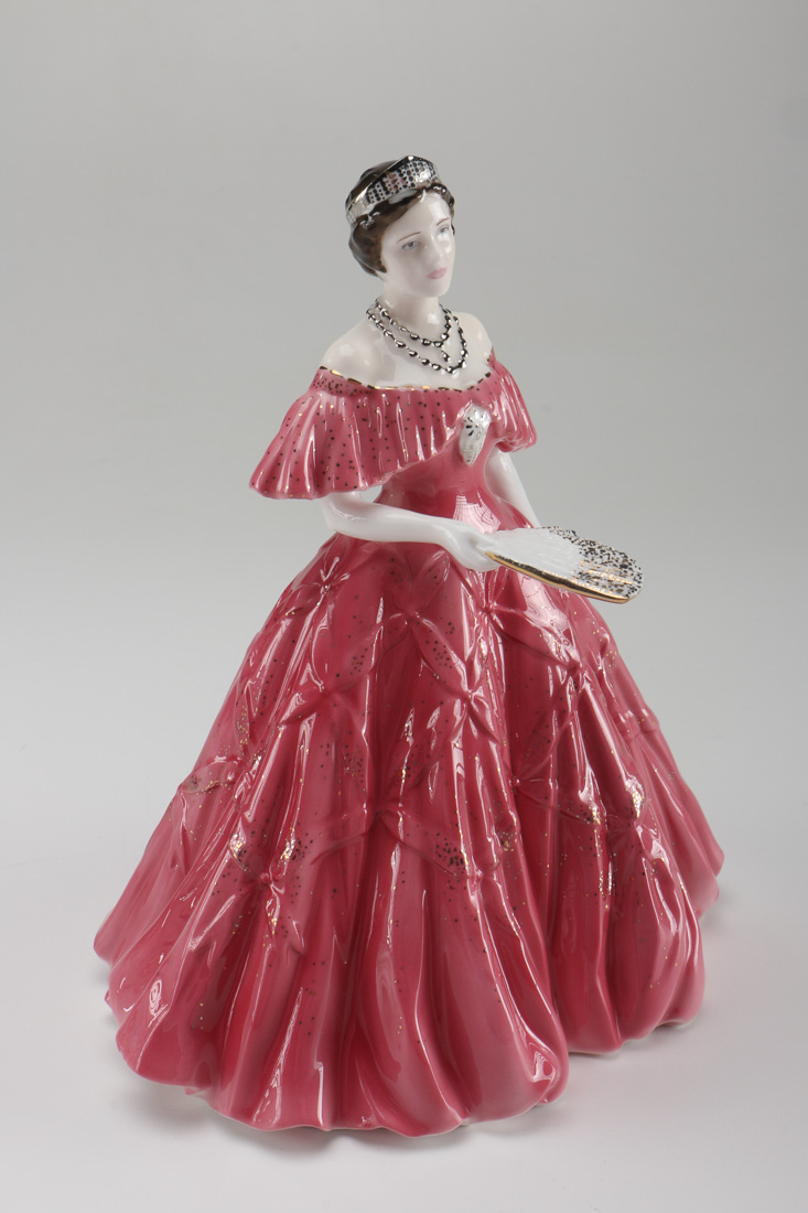 Porcelain Figurine of Queen Elizabeth By Royal Worcester
