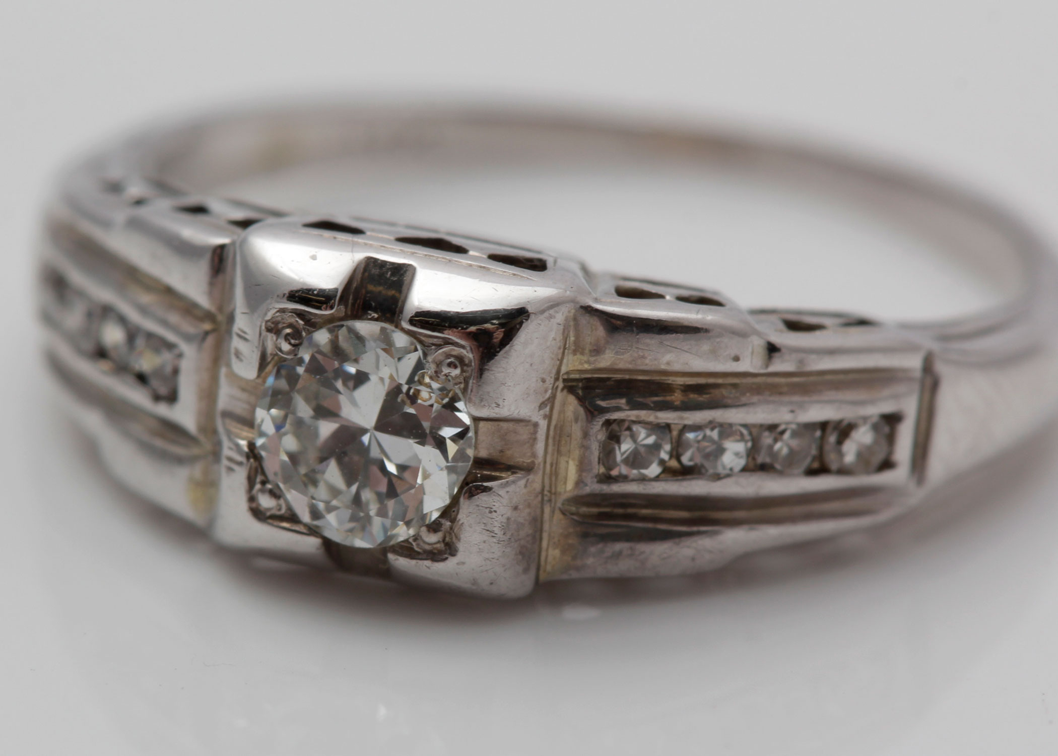 Vintage 18K White Gold Diamond Ring