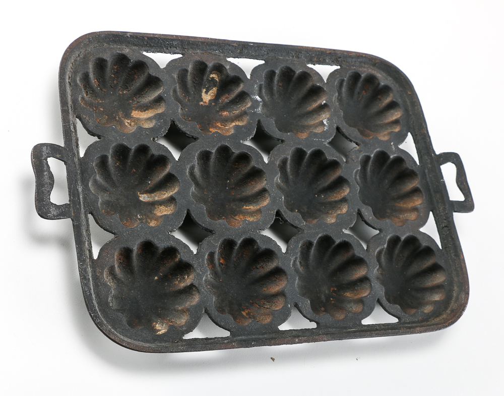 Assortment of Vintage Kitchen Accessories